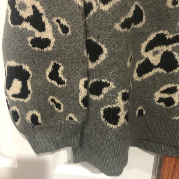 Animal Print Sweater - Picture 4 of 4
